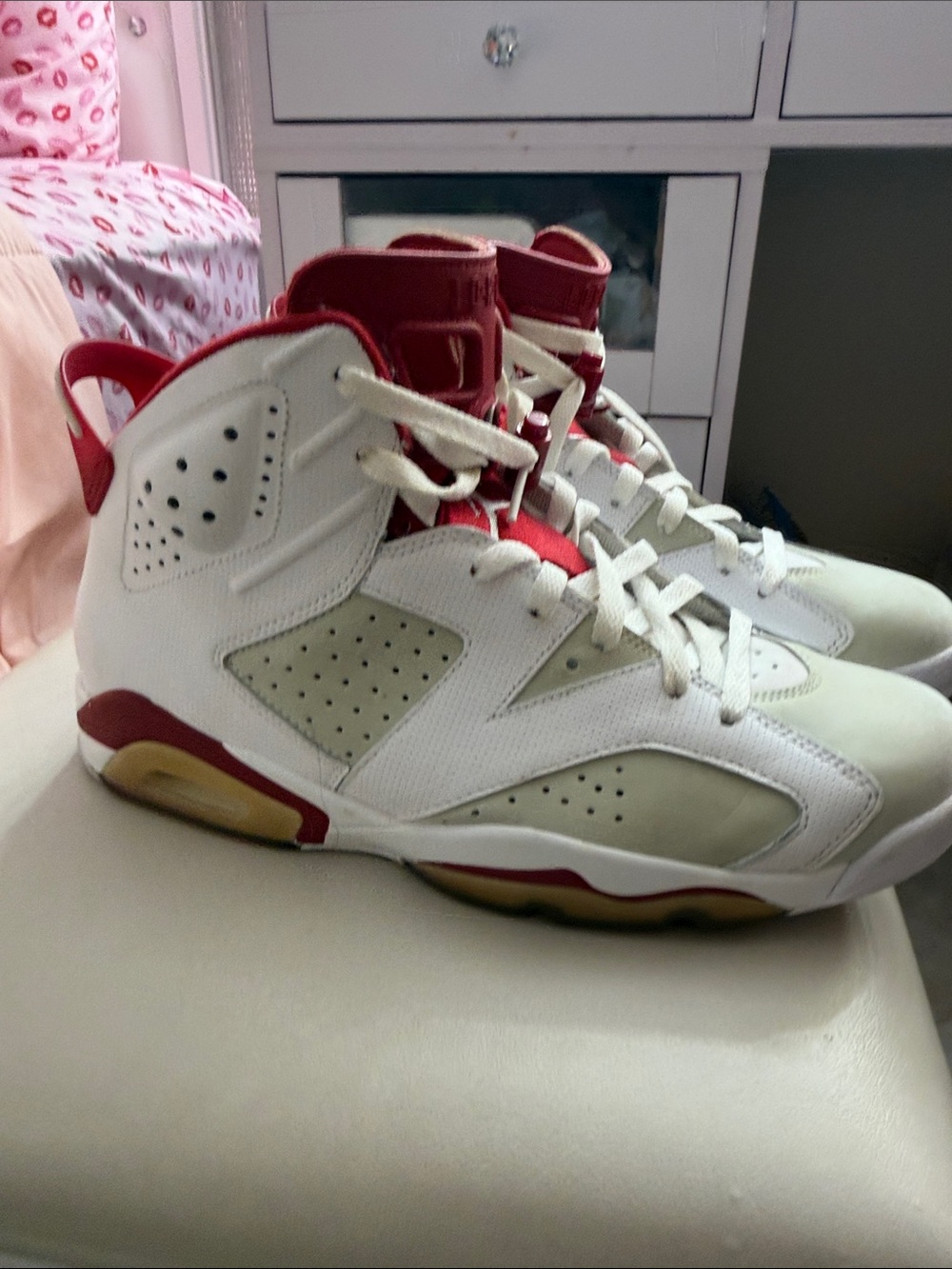 Jordan men High-Top Sneakers in White and Red - Picture 6 of 12